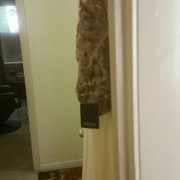 Dress - Picture 3 of 3